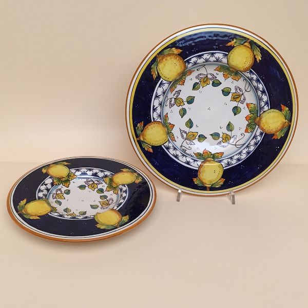 SET OF FRUIT OR DESSERT PLATES OF CM. 23 DIAMETER